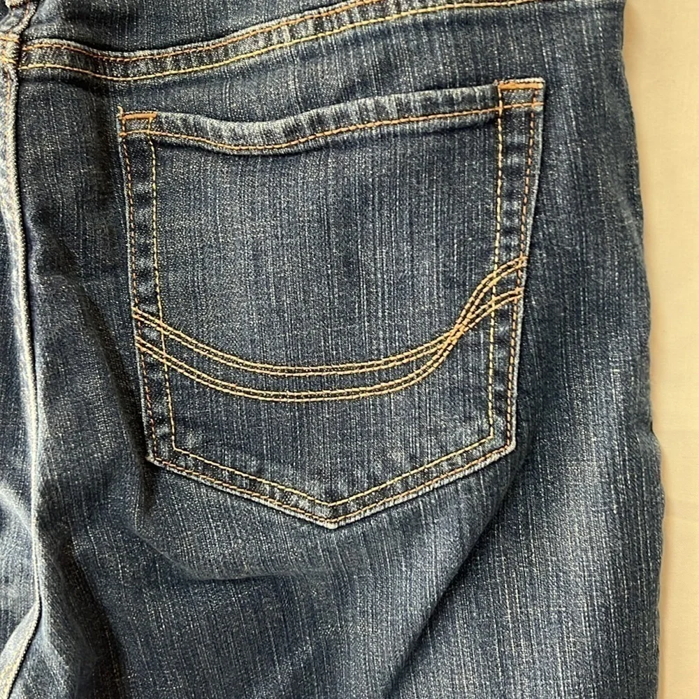 EUC Women’s Old Navy The Dreamer‎ boot cut jeans size 12 Short - Picture 4 of 5